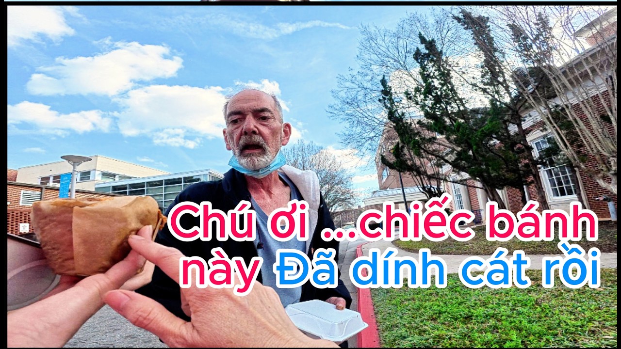 Bắt gặp 1 khoảnh khắc rất đáng thương- của chú vô gia cư lớn tuổi lỡ tay làm rơi chiếc bánh mà vẫn..