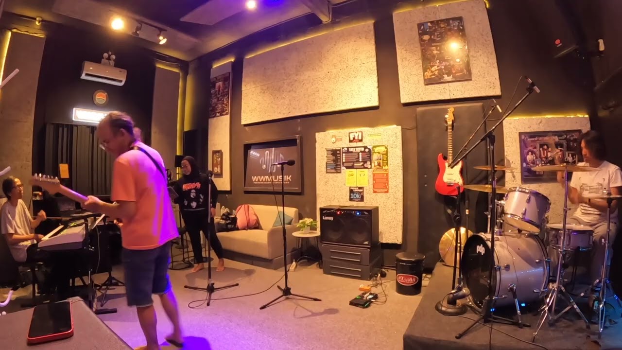 Estranged (latihan)