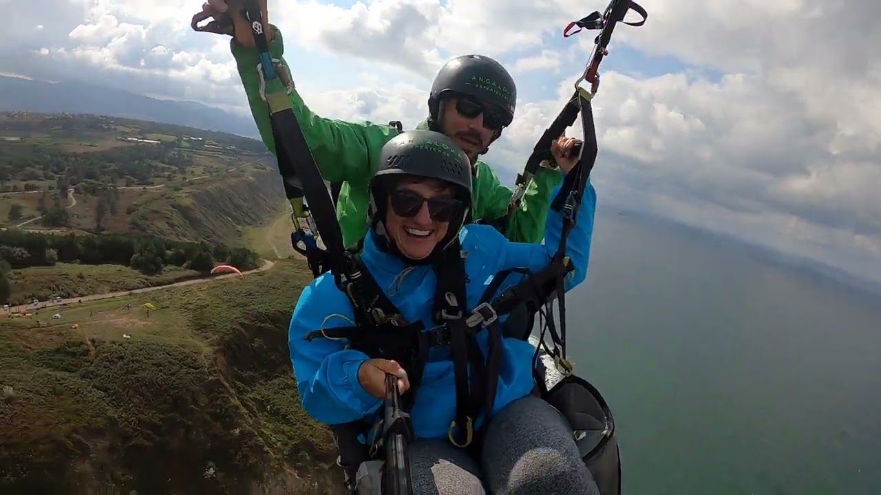 volando en parapente en getxo