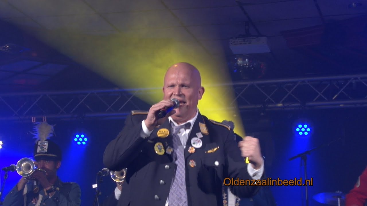 Het Carnavalslied 2015 Johan Klaver met de Blaanke Bloazers