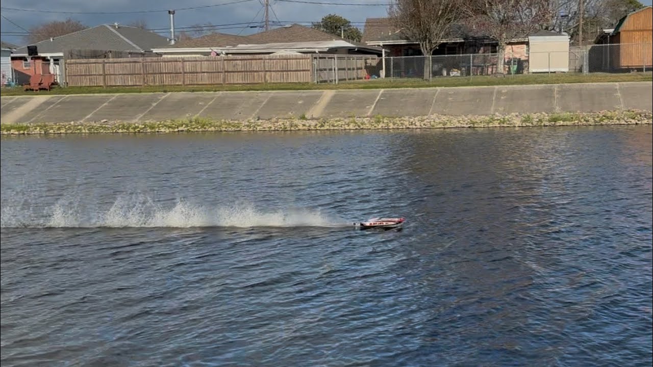 Treystoys Proboat Blackjack 24v2…dads new 4s set up with SRDs in the chop 💪🏻