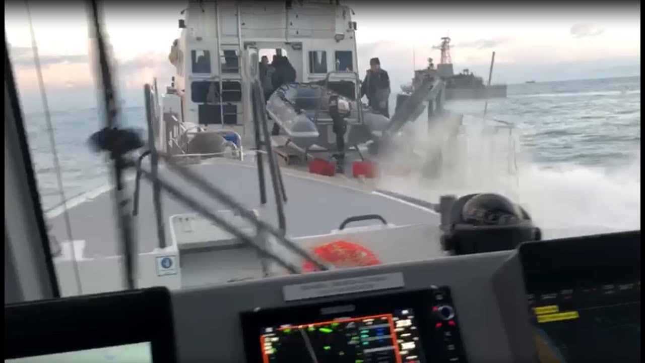 Türk Sahil Güvenlik ekibi, Yunan Sahil Güvenlik botunu kovaladı