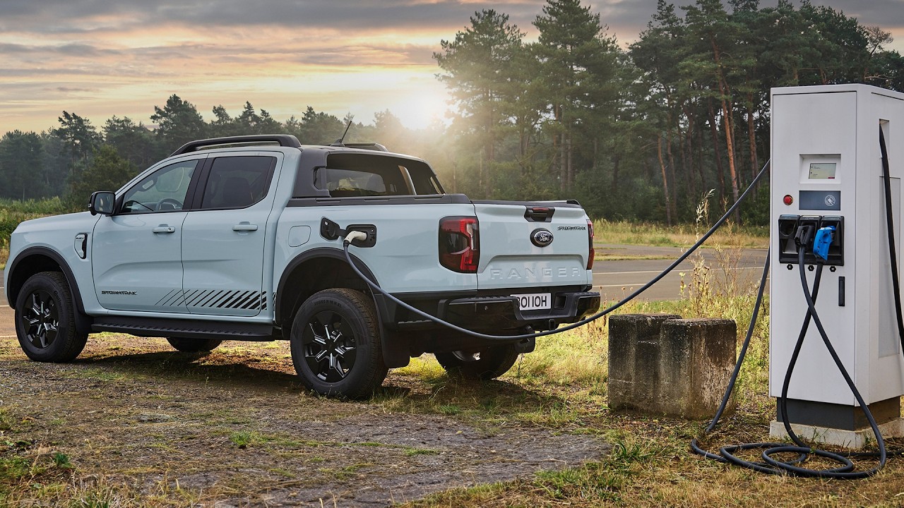 How Ford Ranger PHEV (Plug-in Hybrid Electric Vehicle) Explained | AUTOBICS