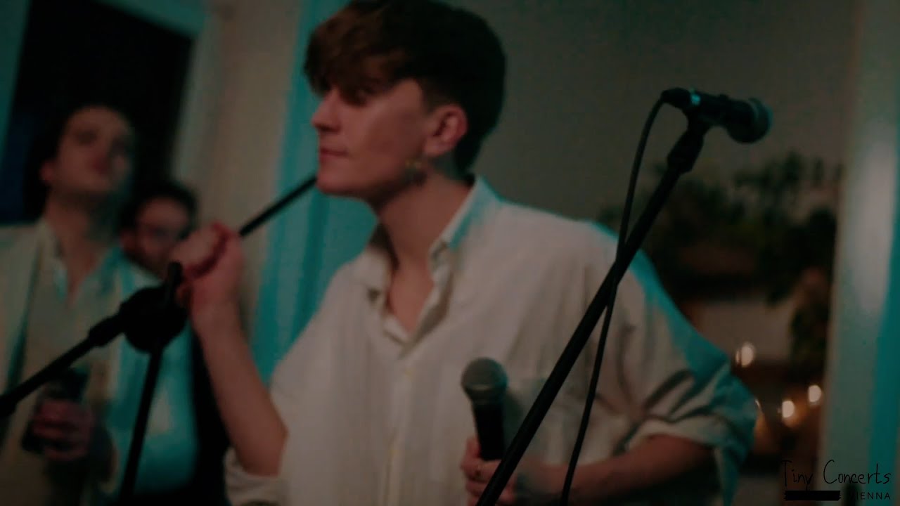 EFEU - FEUERWEHR ＞ POLIZEI (Live at Tiny Concerts Vienna)