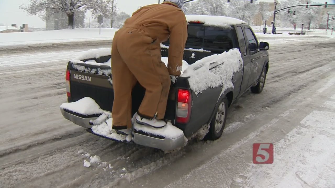 Snow Halts Travel In Nashville
