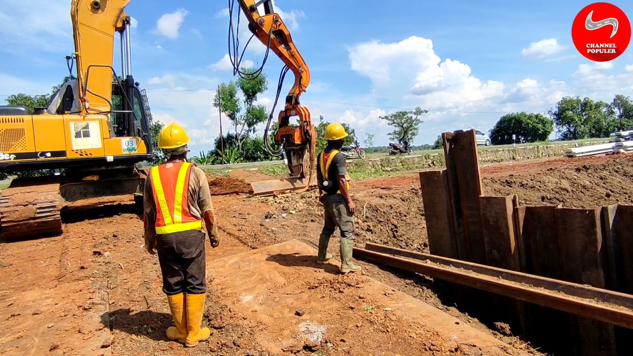 Pemancangan Kisdam SSP Partisi Wall Saluran Menggunakan Excavator Vibro