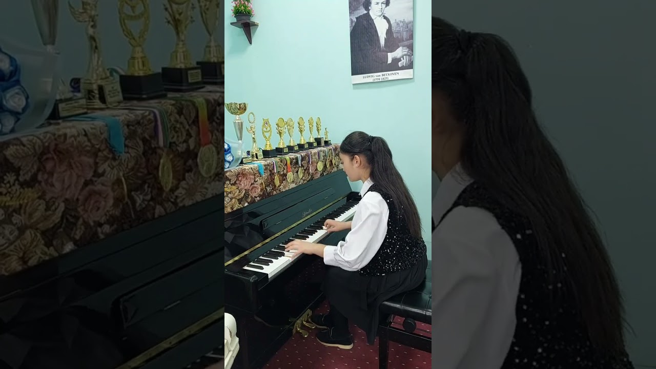 #fortepiano V. Monti Chardash Botirova Kamola 5-sinf👩‍🏫 O'qituvchi: Mamaisoqova Sevinch 