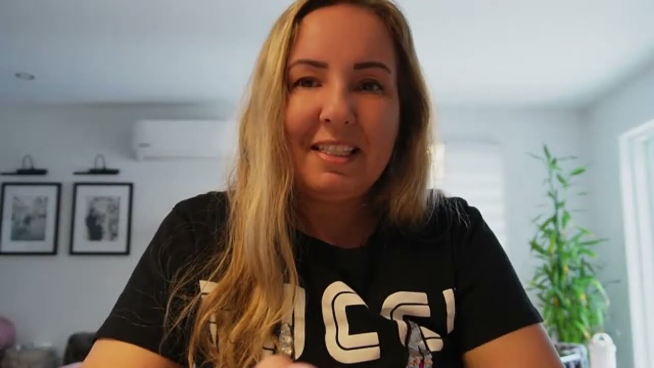 PROFIL FALS PE RETELE DE SOCIALIZARE...ACEASTA PERSOANA ESTE OBSEDATA DE VOI...