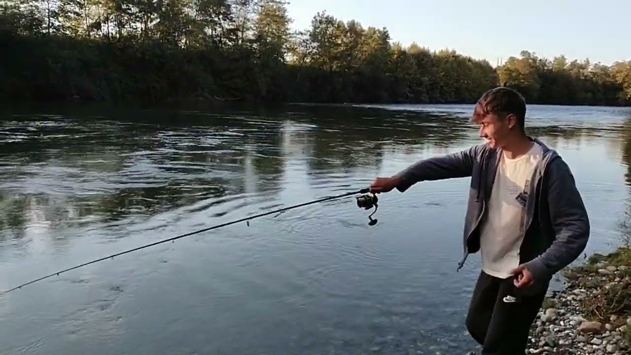 Mon deuxième SAUMON sur le gave d'Oloron ! (80cm7kg)