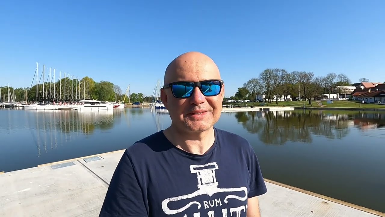 Maj 2023 - dobiega końca remont pomostów w porcie Nowy Sztynort