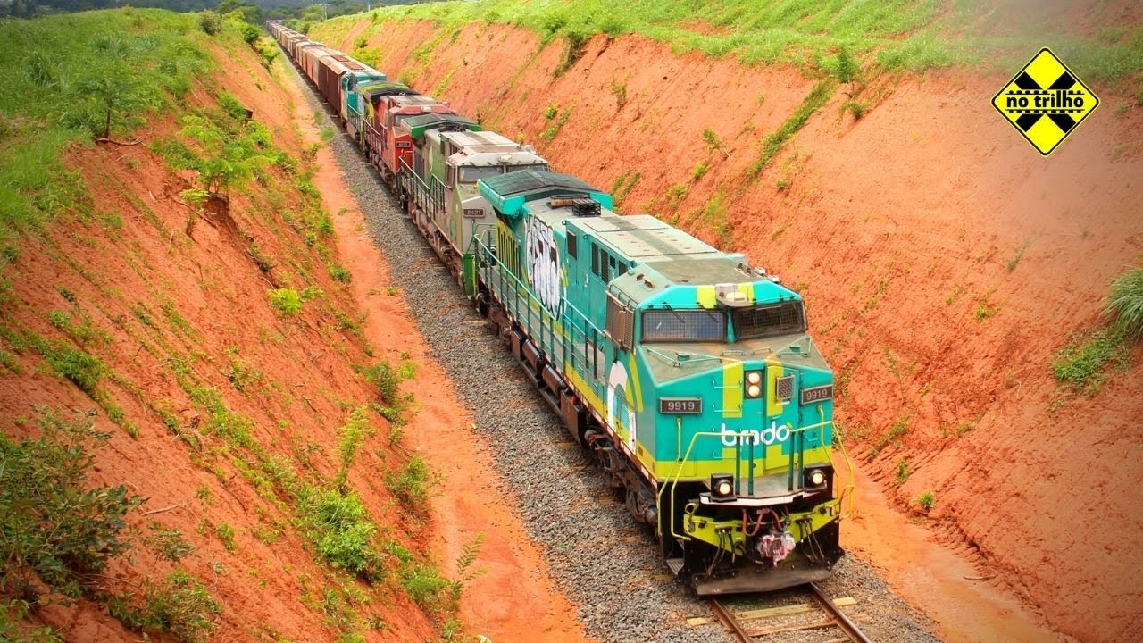 Trem Locotrol com mais de 200 vagões em Santa Ernestina