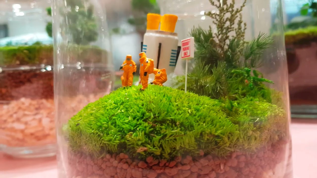 London mole glass figurines