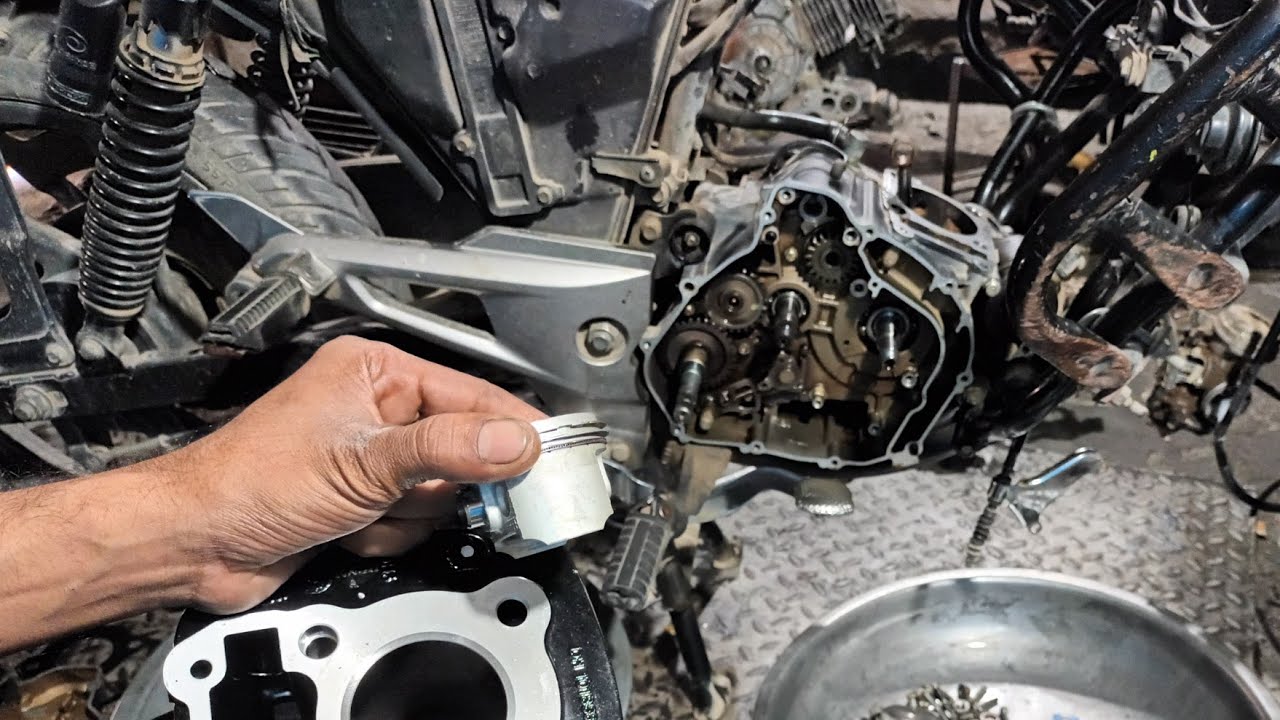 bajaj Pulsar 150 half engine