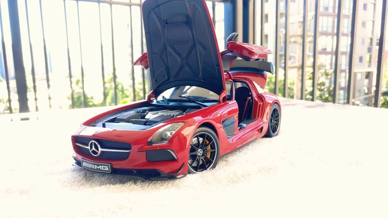 Mercedes Benz SLS AMG black series 1:18 scale diecast car by Minichamps