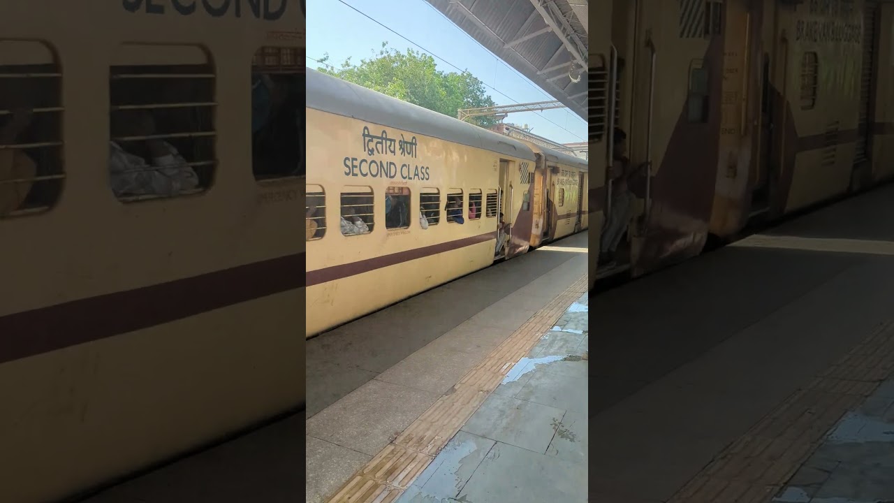 WAG-7 HAULED JABALPUR-BANDRA TERMINUS SPECIAL TRAIN.