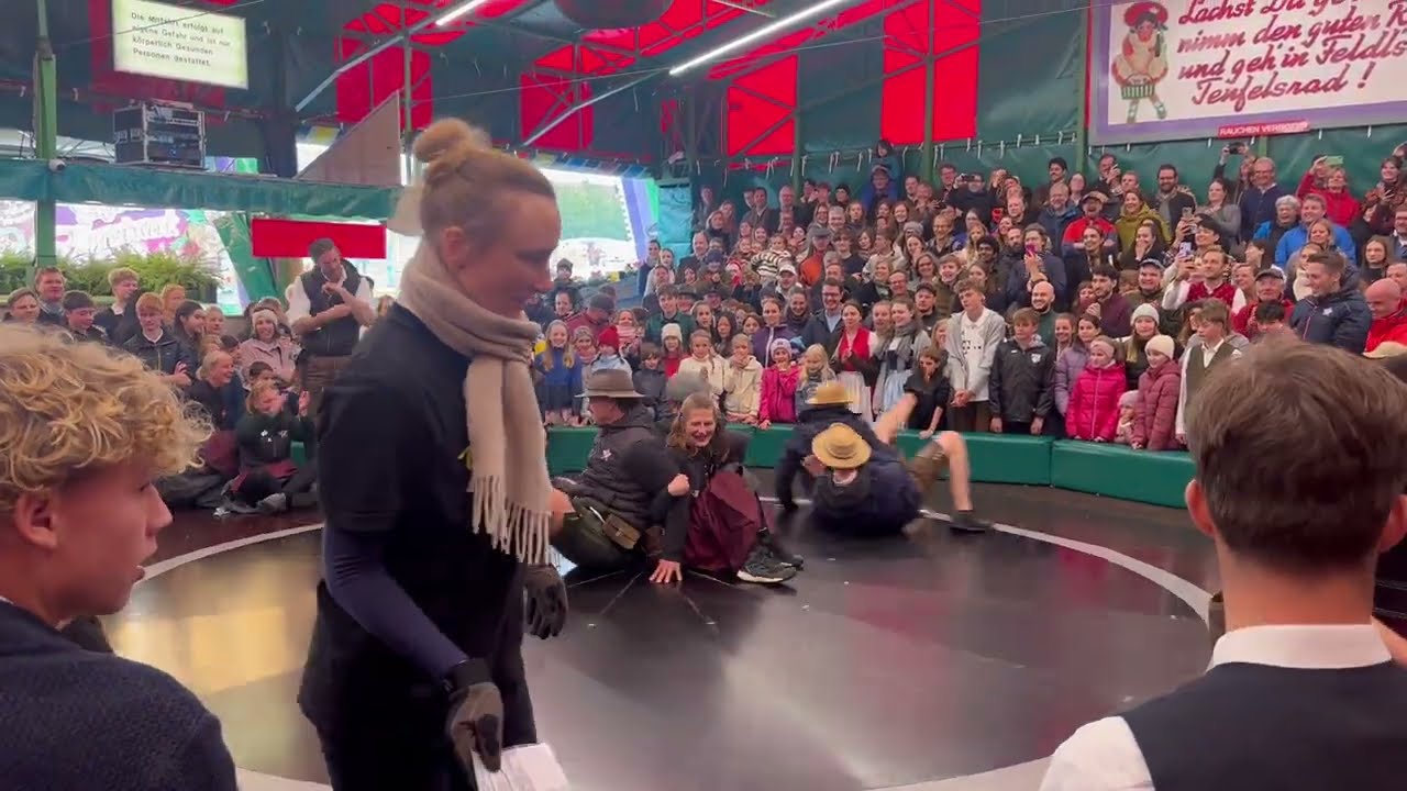 😍 MUST SEE - Girls on the Devil’s Wheel. 4K Oktoberfest Teufelsrad 2025