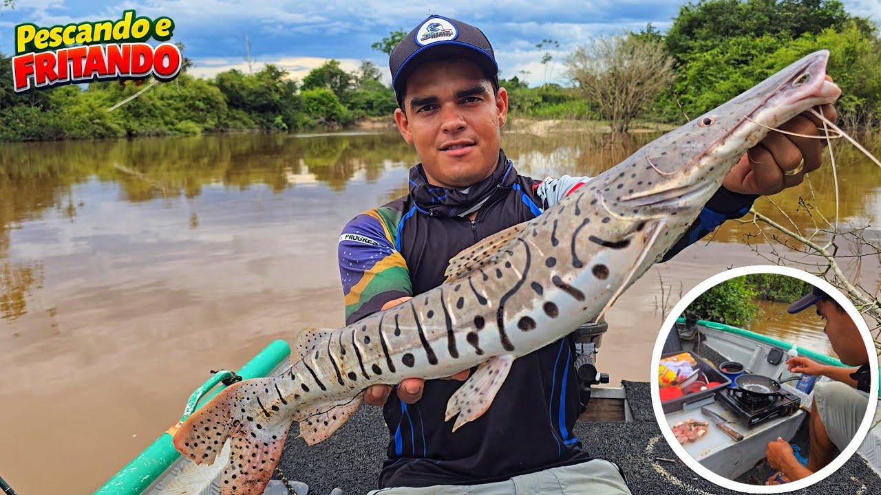 Pescando e preparando, Pescaria de Cachara embarcado no Rio de agua suja.