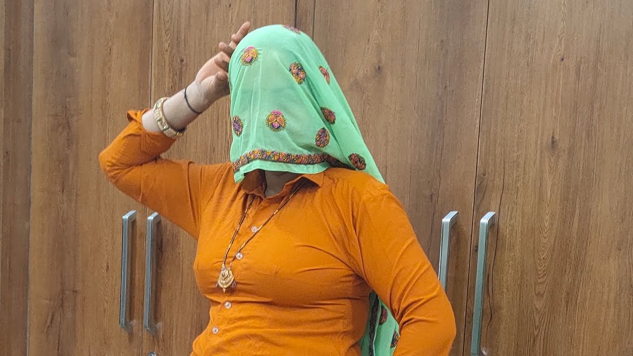 1100 ki lugdi ka 1200 le liya moya tagha lie gavi baniyan ne  meenageet