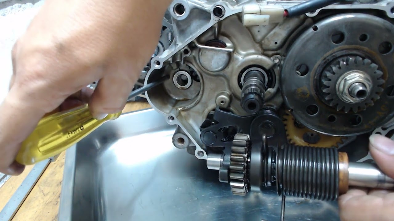 Cómo poner eje de arranque  cripton FI instalación de crank  resorte y leva