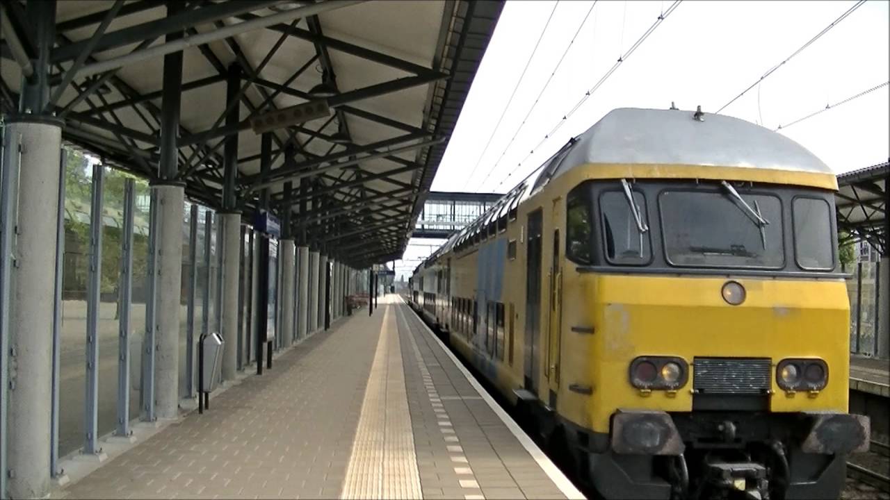 Treinen op station Helmond Brandevoort 22 juli 2016