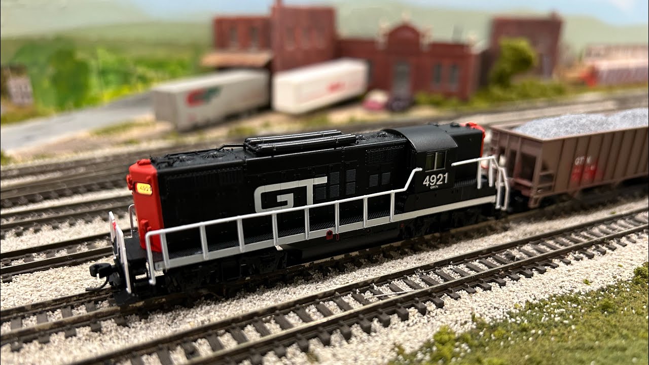 Unboxing Atlas GP9 Gold but oww! That horn has to go!