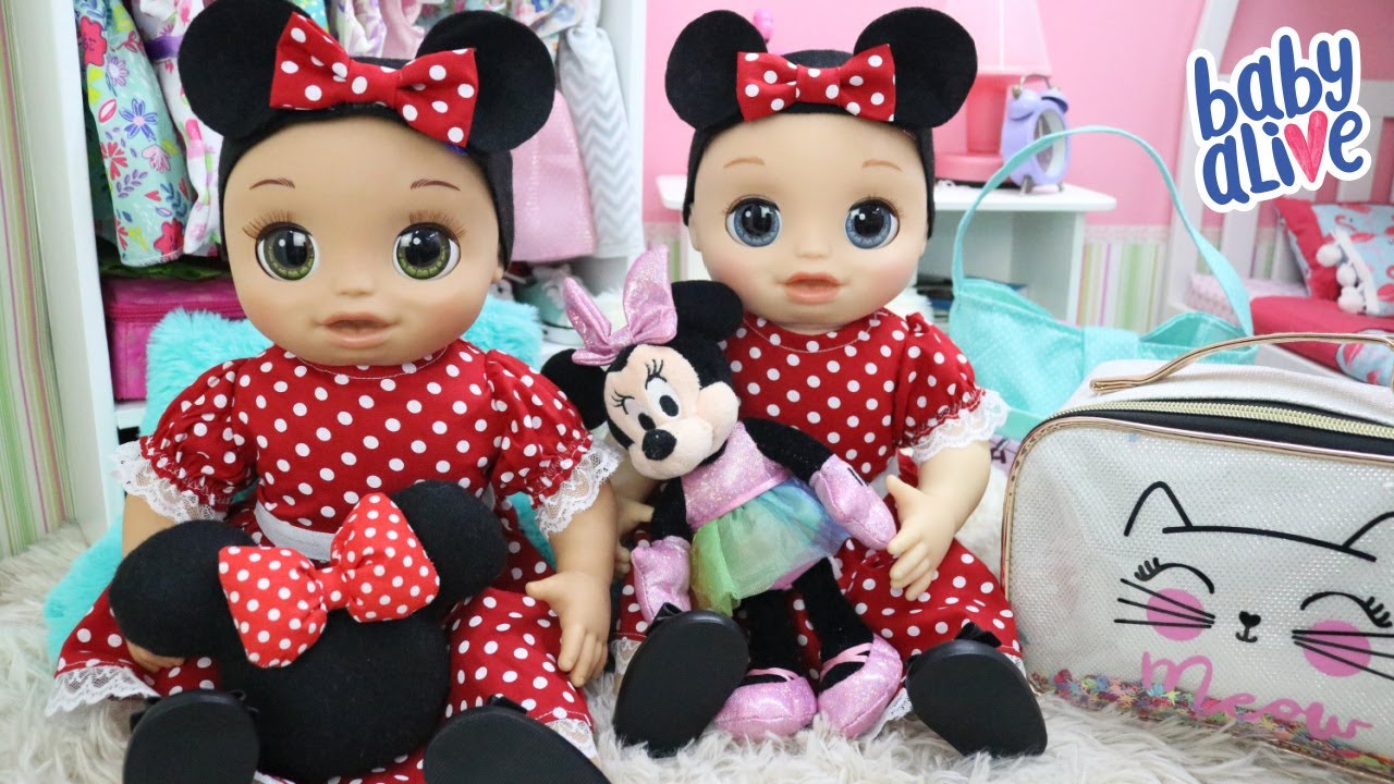 AS GÊMEAS NINA E HANNA SE VESTIRAM DE MINNIE PARA VIAJAR