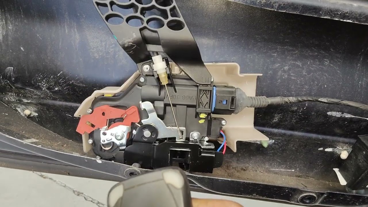 Porsche Cayenne I.B - Front Door lock replacement Testing new door lock before fitting door frame