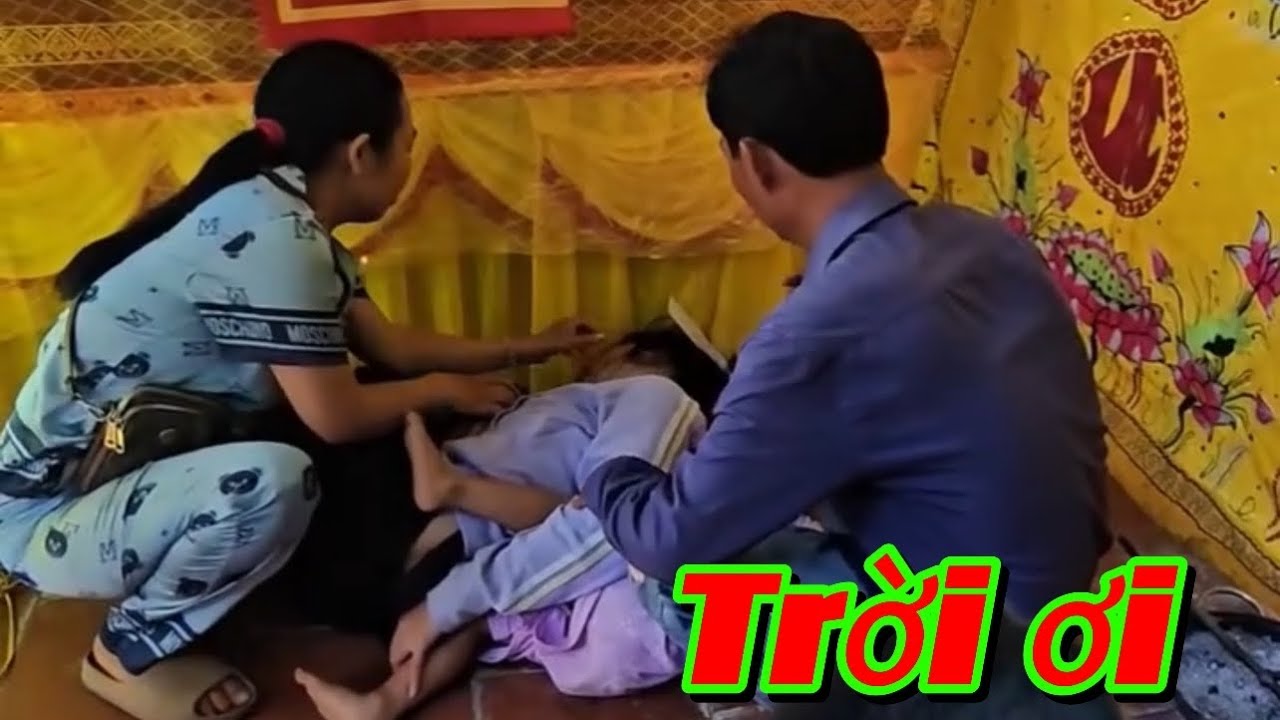 Như vợ Em Tâm 21 tuổi ngất xỉu bên áo quan chồng mình 2 ngày không ăn uống 