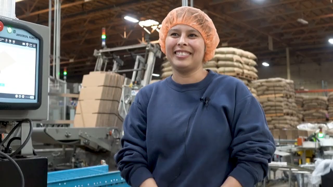 Case Study | How Cascade Coffee Increased Efficiency With Robotiq's Palletizing Solution
