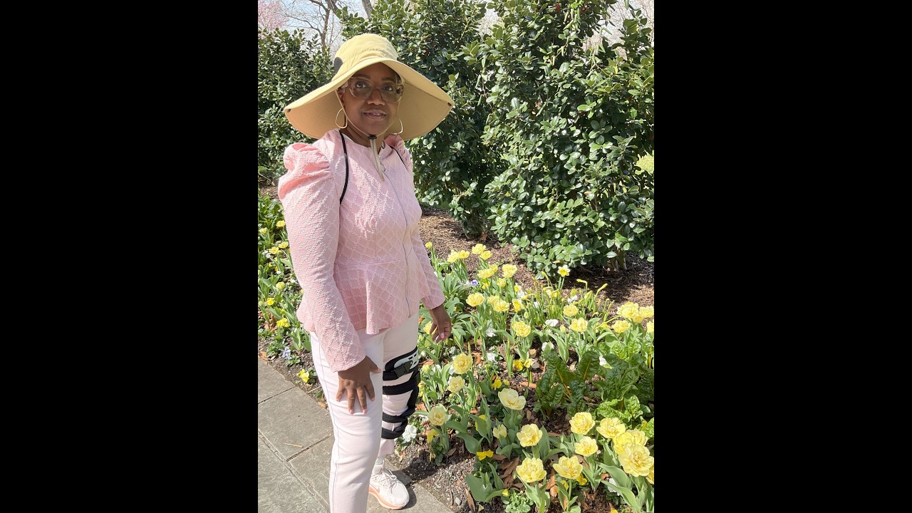 Dallas Arboretum Tour | How to Layer Flowers & Use Monochromatic Color in Your Garden