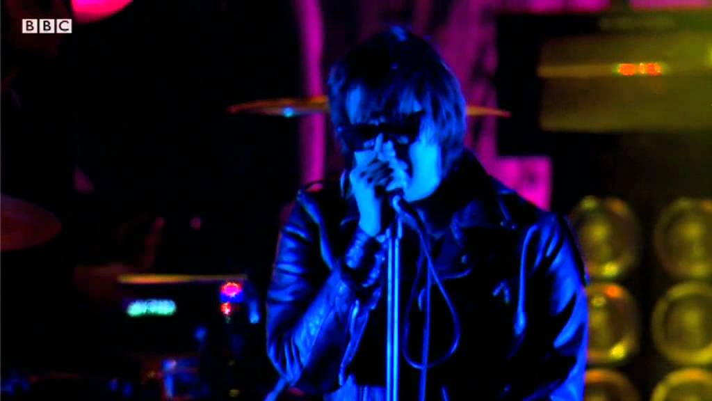 The Strokes perform 'Machu Picchu' at Reading Festival 2011 - BBC