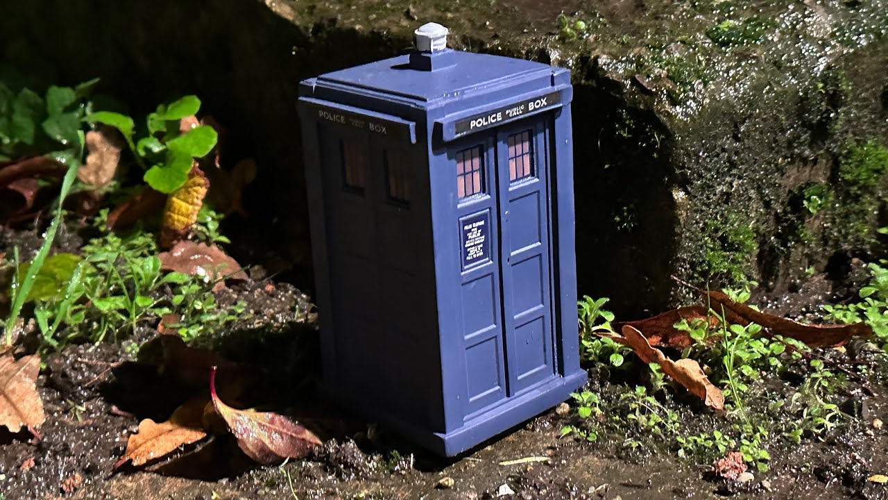 Doctor Who TARDIS Shell Collection 4: The Fourth Doctor’s TARDIS (from Master Replicas)
