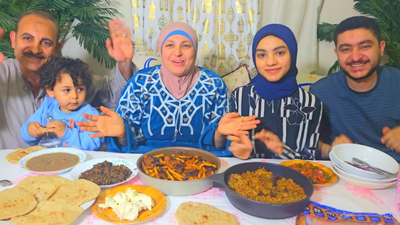 فطرنا مسقعه فطار الطيبين ولميت اللى جوه والتلاجه بواقى الاكل عملنا اجمل سفره😘🥰