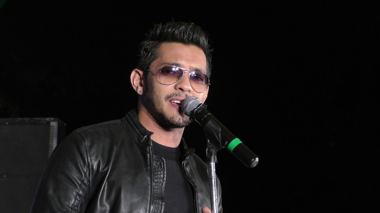 ADITYA NARAYAN LIVE 