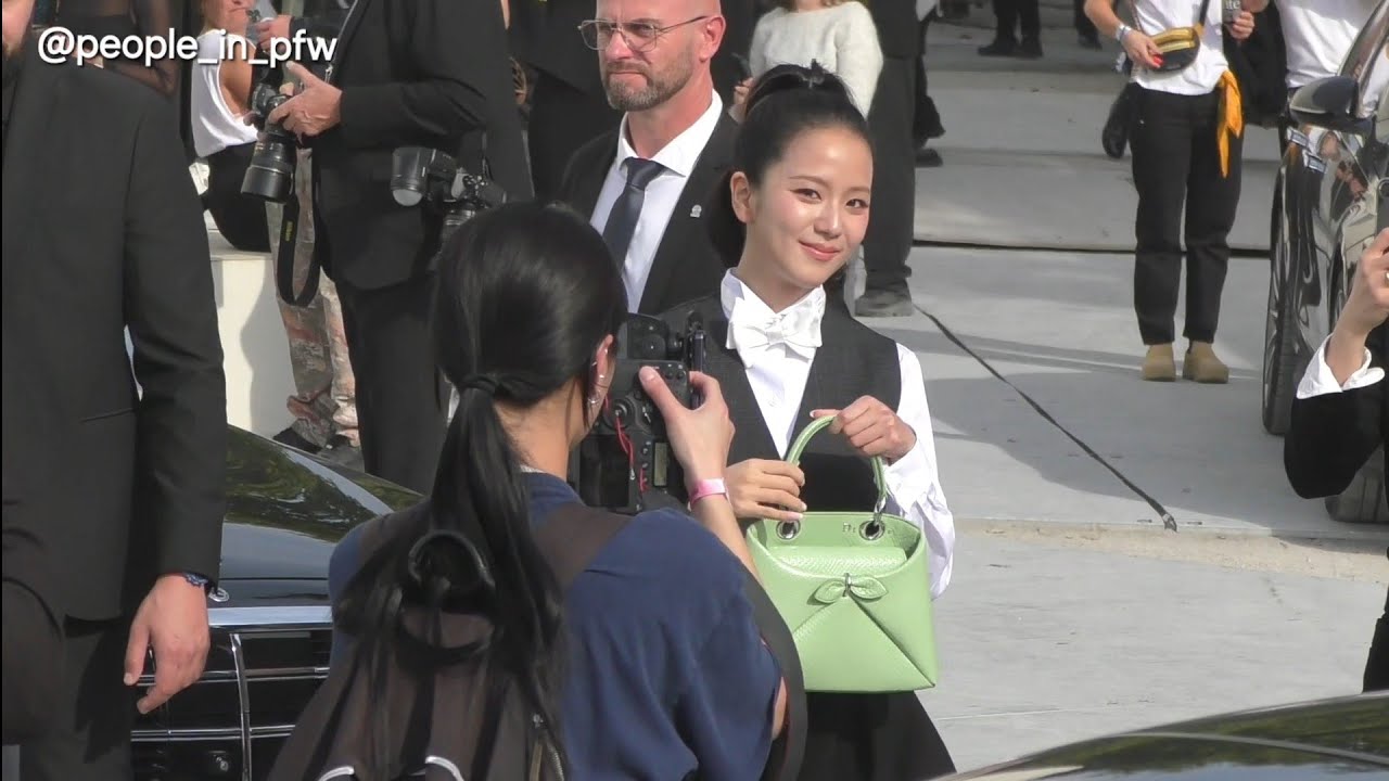 Jisoo 지수 [BLACKPINK] - Exit Dior SS26 fashion show in Paris - 01.10.2025