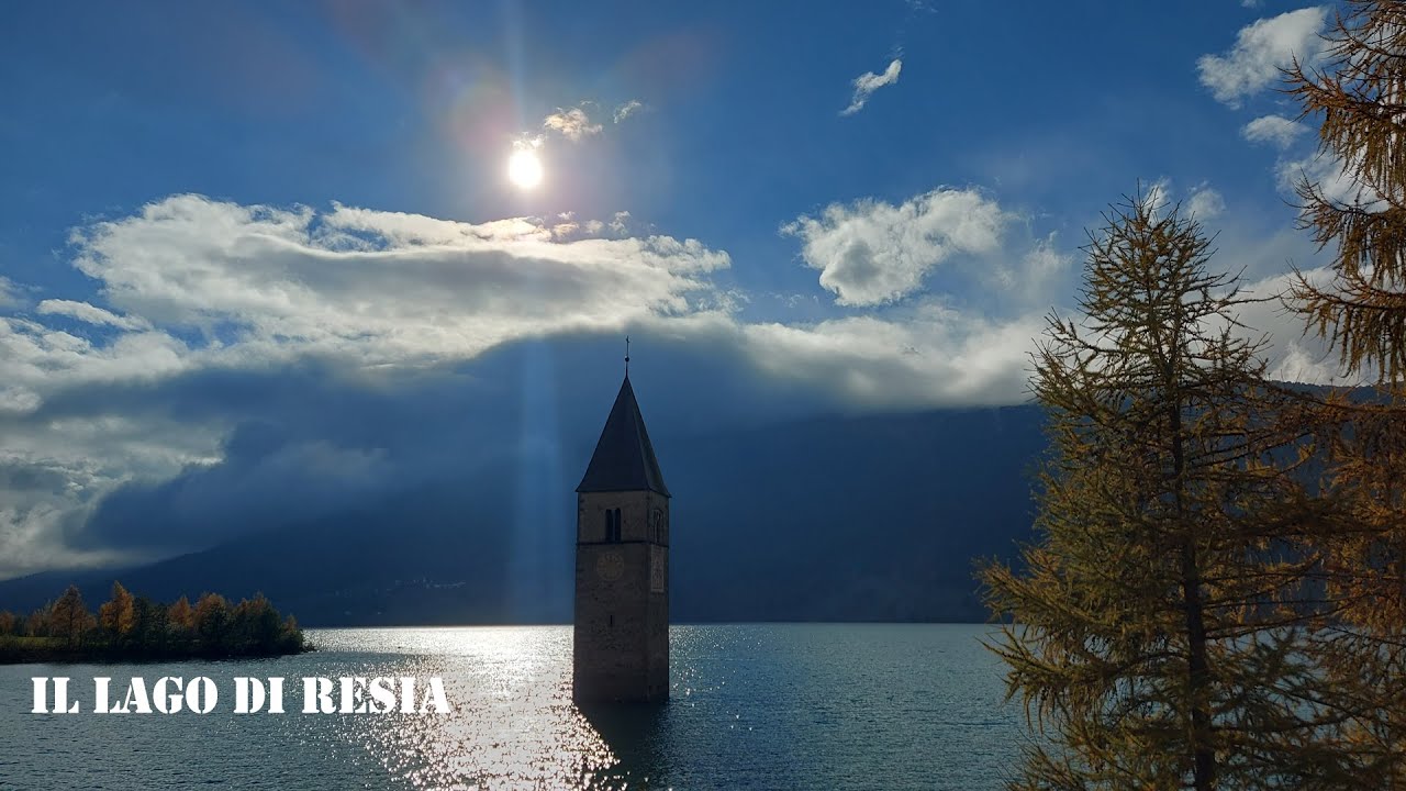 Il lago di Resia stracolmo d'acqua
