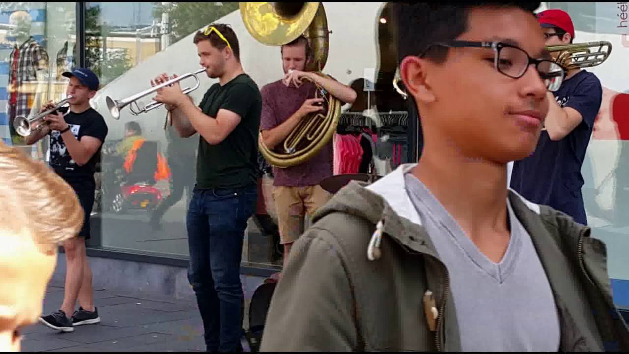 Blaasorkest ( Buskers Straatmuzikanten ) 