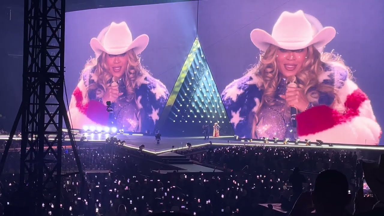 Beyoncè - AMERIICAN REQUIEM\BLACKBIRD\THE STAR SPANGLED BANNER - Live in Las Vegas on July 25, 2025.