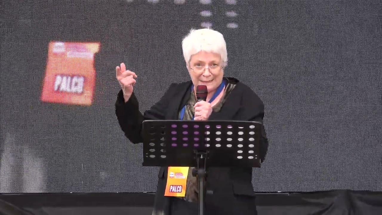 Barbara Spinelli alla manifestazione del M5s contro il riarmo