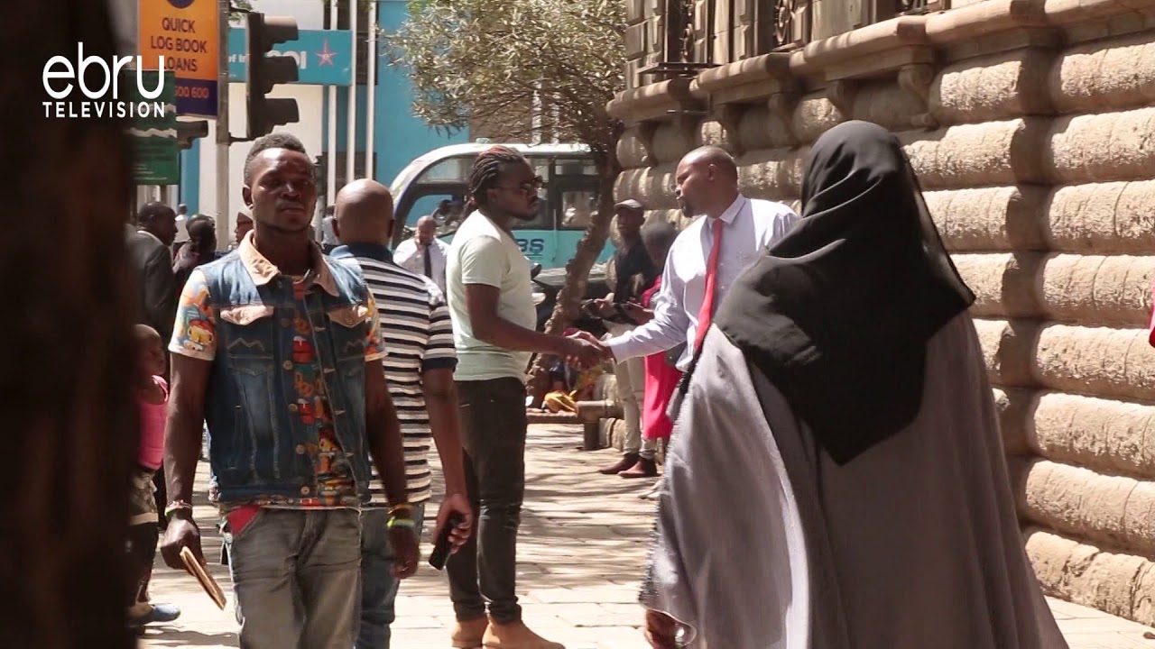 Ona Venye Waganga Wanakufanya Utafute Kuku Nyeusi CBD!