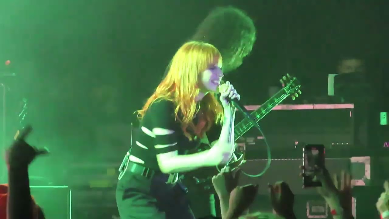 2022 11 16 Paramore - Pool