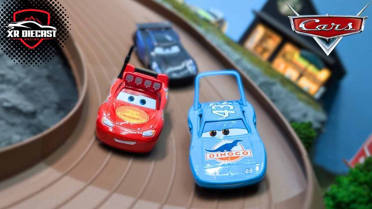 МОЛНИЯ МАККУИН против КОРОЛЯ | Гонки машинок Disney Pixar