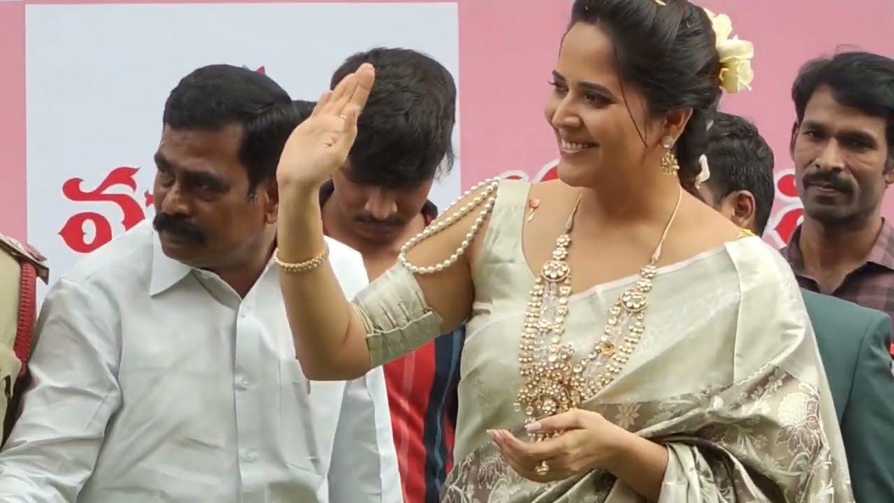 Anasuya In Anantapur At Maguva Showroom Opening