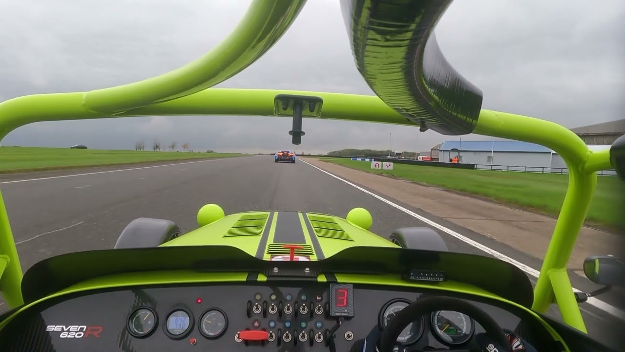 Caterham 620R - Bedford Autodrome - Fast Lapping and Overtaking GT4 RS, 600LT and More!