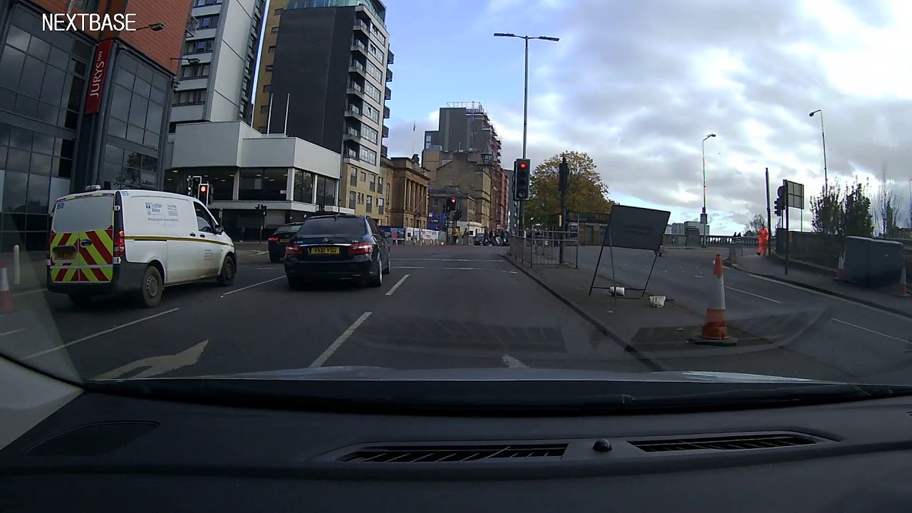 Confused Driver Jumps A Red Light. Bad Driving In Glasgow - City Centre