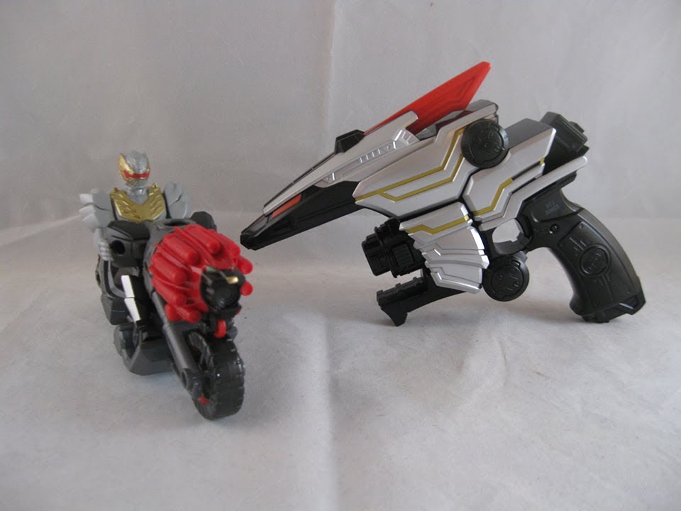 Leon Laser Blaster and Robo Knight Lion Cycle Review (Power Rangers Megaforce)