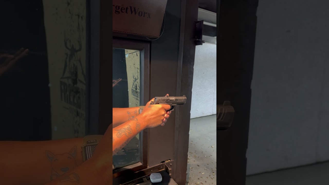 Barely any recoil on the Staccato HD P4 crazy fast shots 