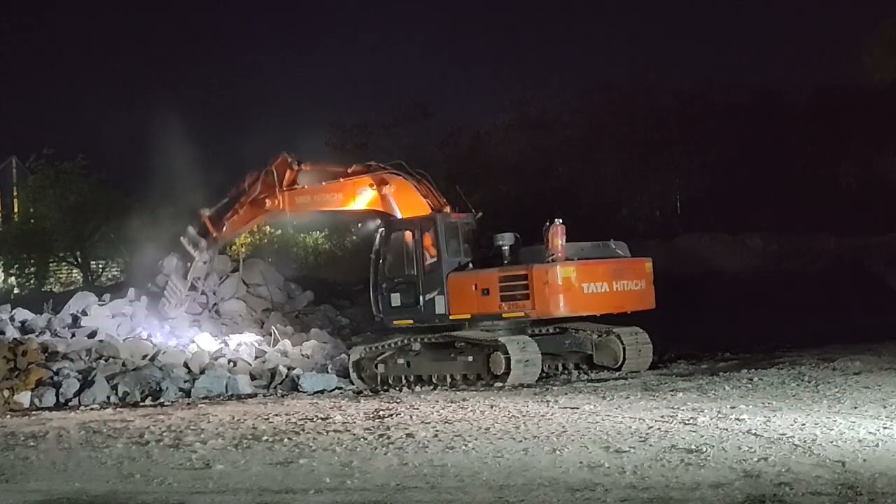 Rock breaker working ore yard #rockbreaker #viral #underground #surface #mining #job #grow #foryou 