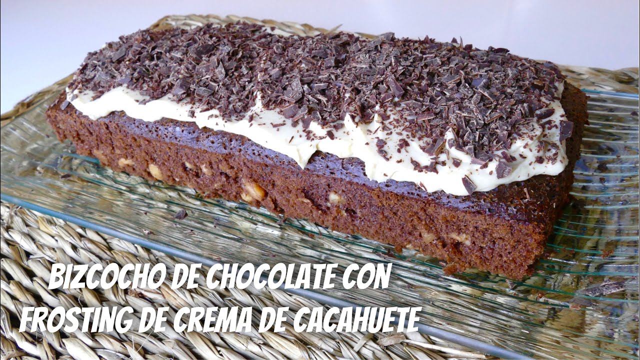 BIZCOCHO SALUDABLE DE CHOCOLATE Y FROSTING DE CACAHUETE