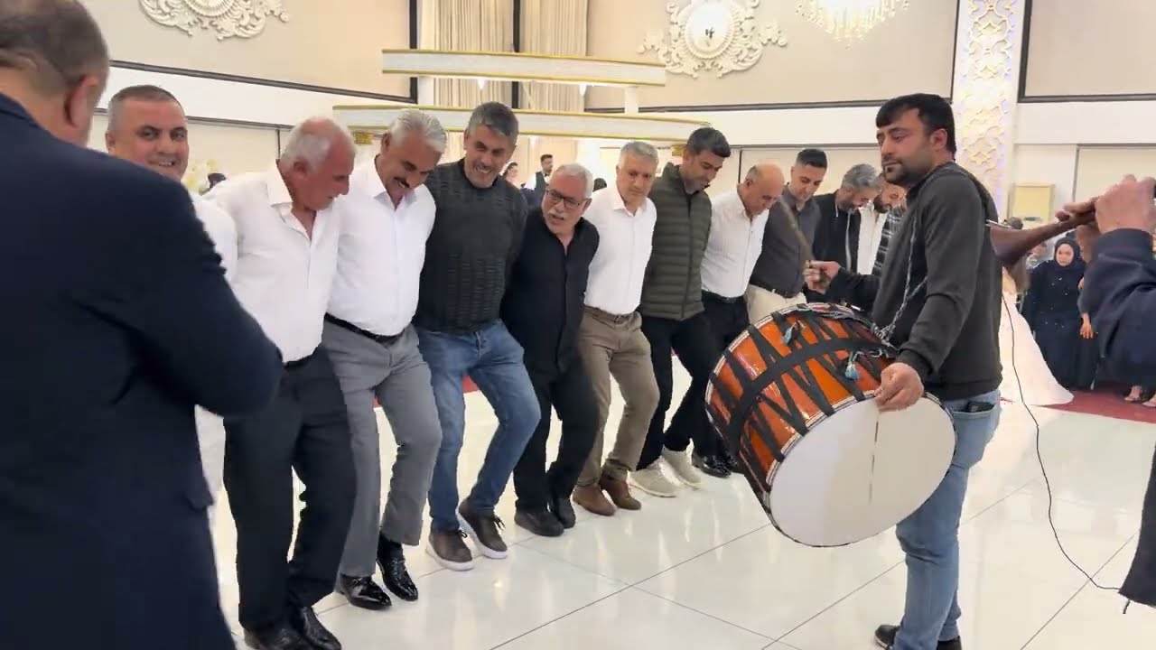 Bitlis Folklor Ekibi Mersin Tüm Oyunları Efsane Oynadılar Davul Zurna Ekibi İle İyi Seyirler “
